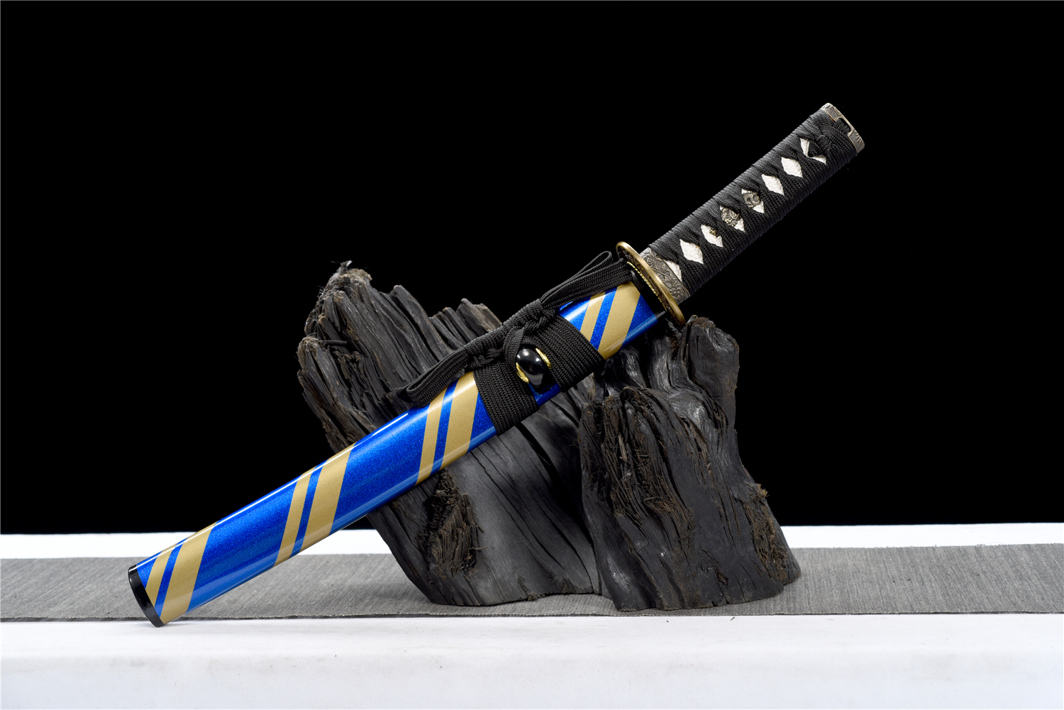 12寸中炭素鋼焼藍武士刀【藍銀草】古兵器 武具 刀装具 日本刀 模造刀 居合刀 12寸中炭素鋼焼藍武士刀【藍銀草】古兵器 武具 刀
