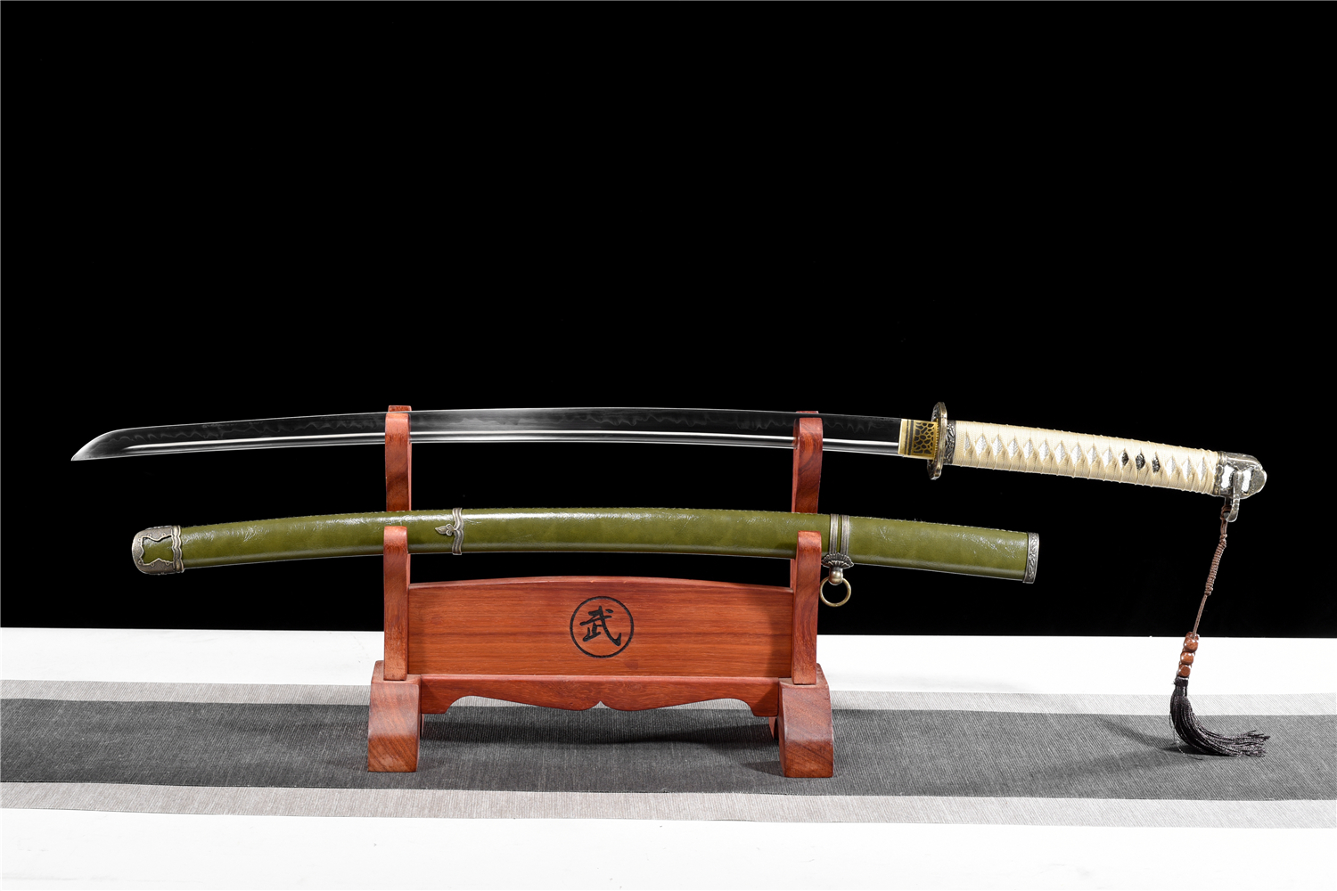『98式第二次世界大戦指揮刀』T 10焼刃 武具　刀装具　日本刀　模造刀 軍刀 98式二战指挥刀》T10烧刃款- 刀剑产品网